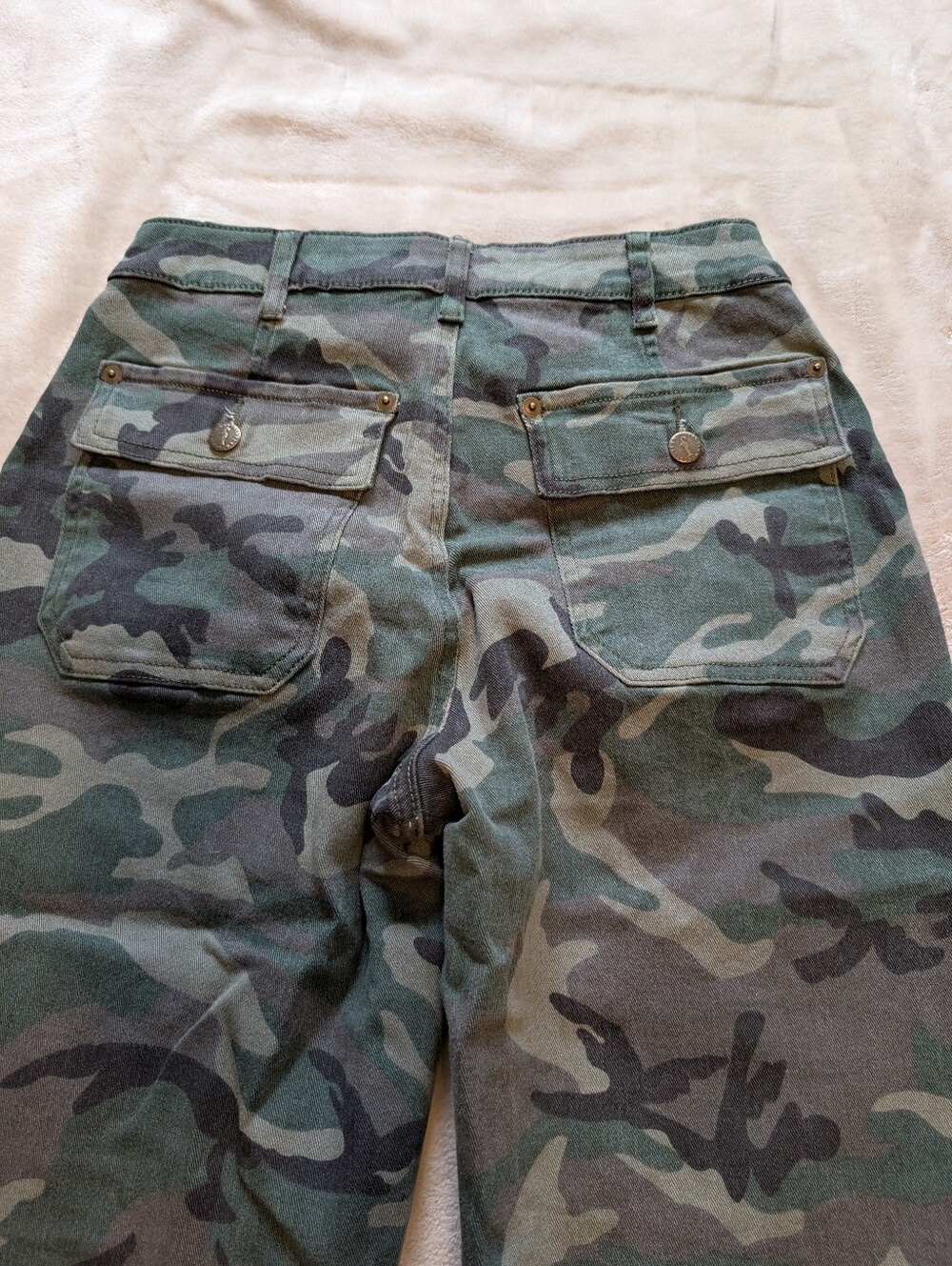 Flamingals Camo Print Mid Waist Flare Leg Crop Pants NWT Small - Picture 9 of 10